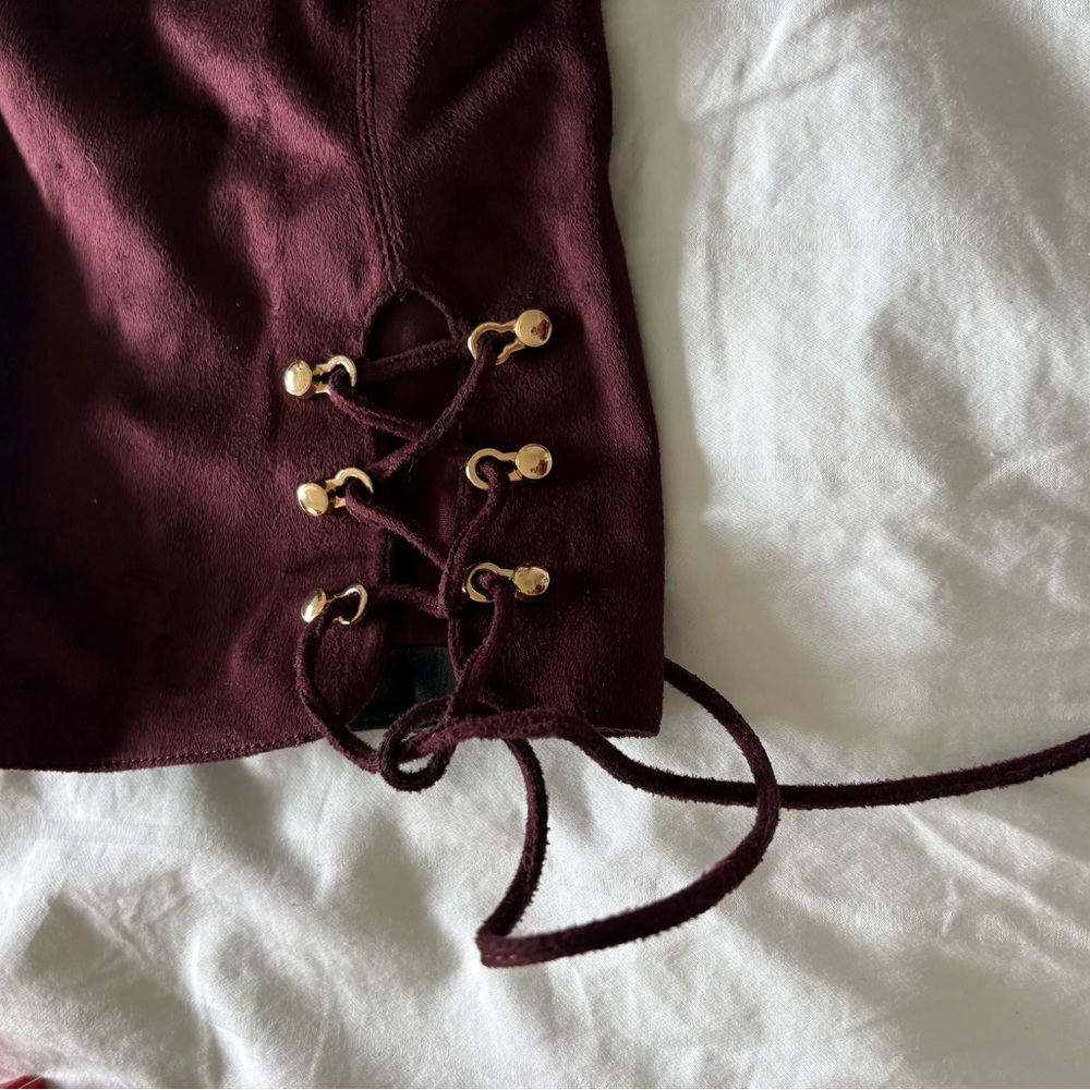 GUESS Over-the-Knee Lace-Up Boots in Burgundy- size 7M - Picture 7 of 9